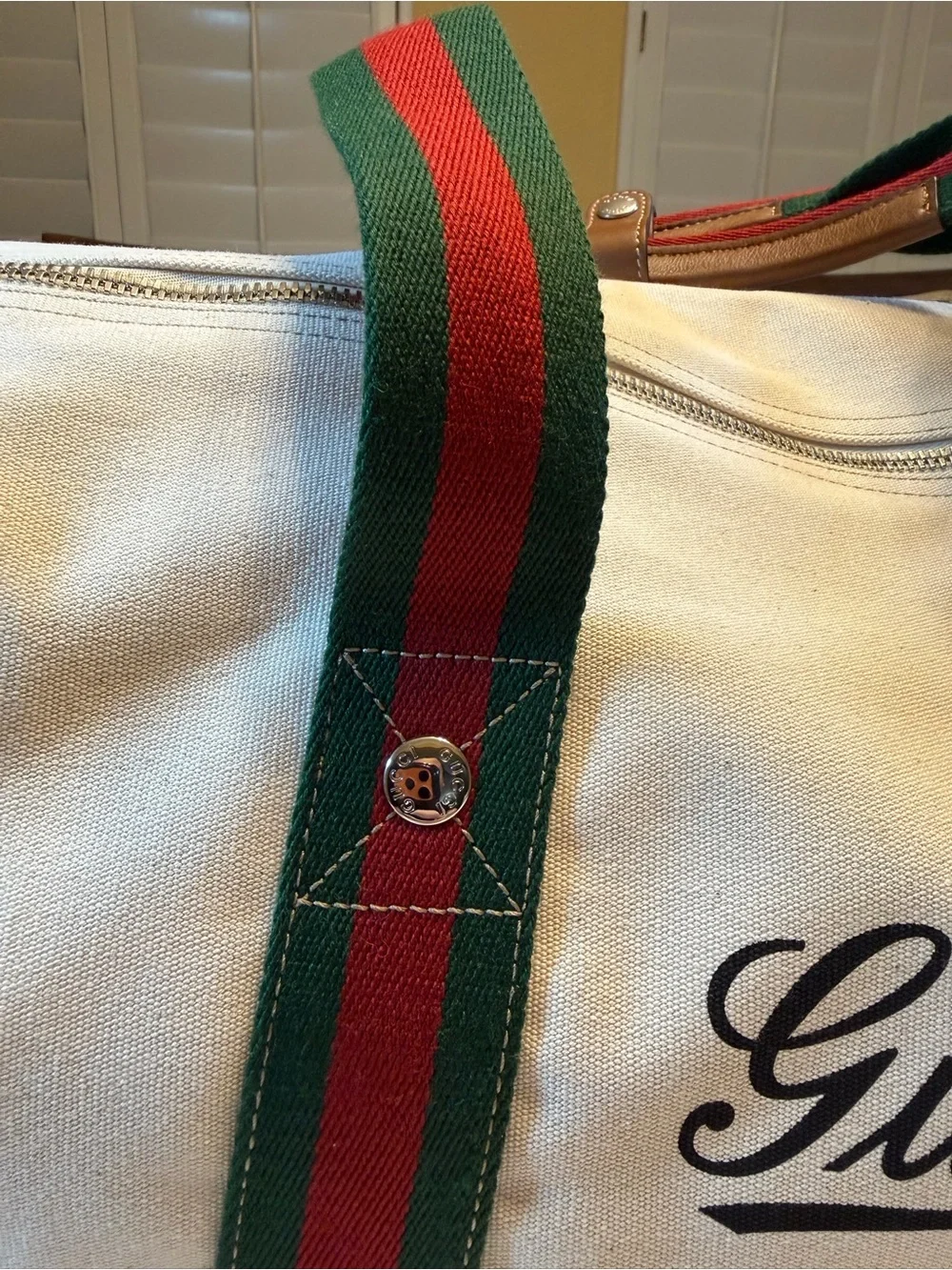 New Authentic Gucci Crest Logo Ivory Canvas Duffle Bag Large
